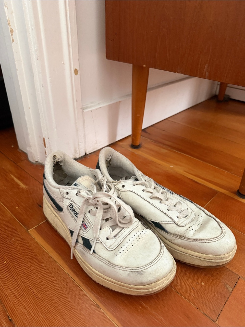 Reebok White Sneakers with Navy Side Stripe